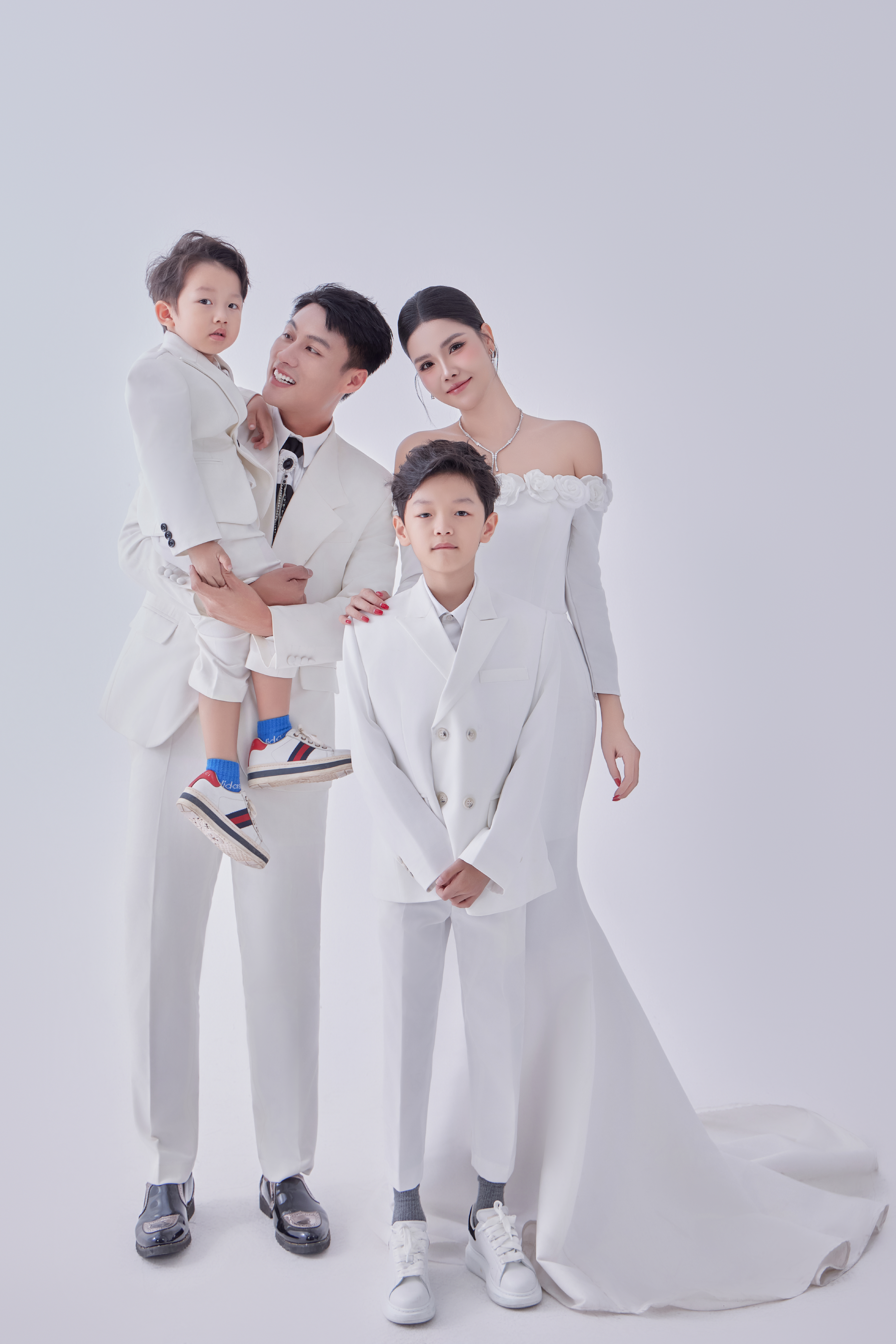 tao-dang-chup-anh-gia-dinh-4-nguoi-douyin-studio