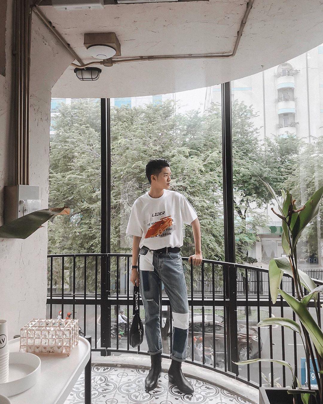 Tạo dáng chụp nhìn xa xăm