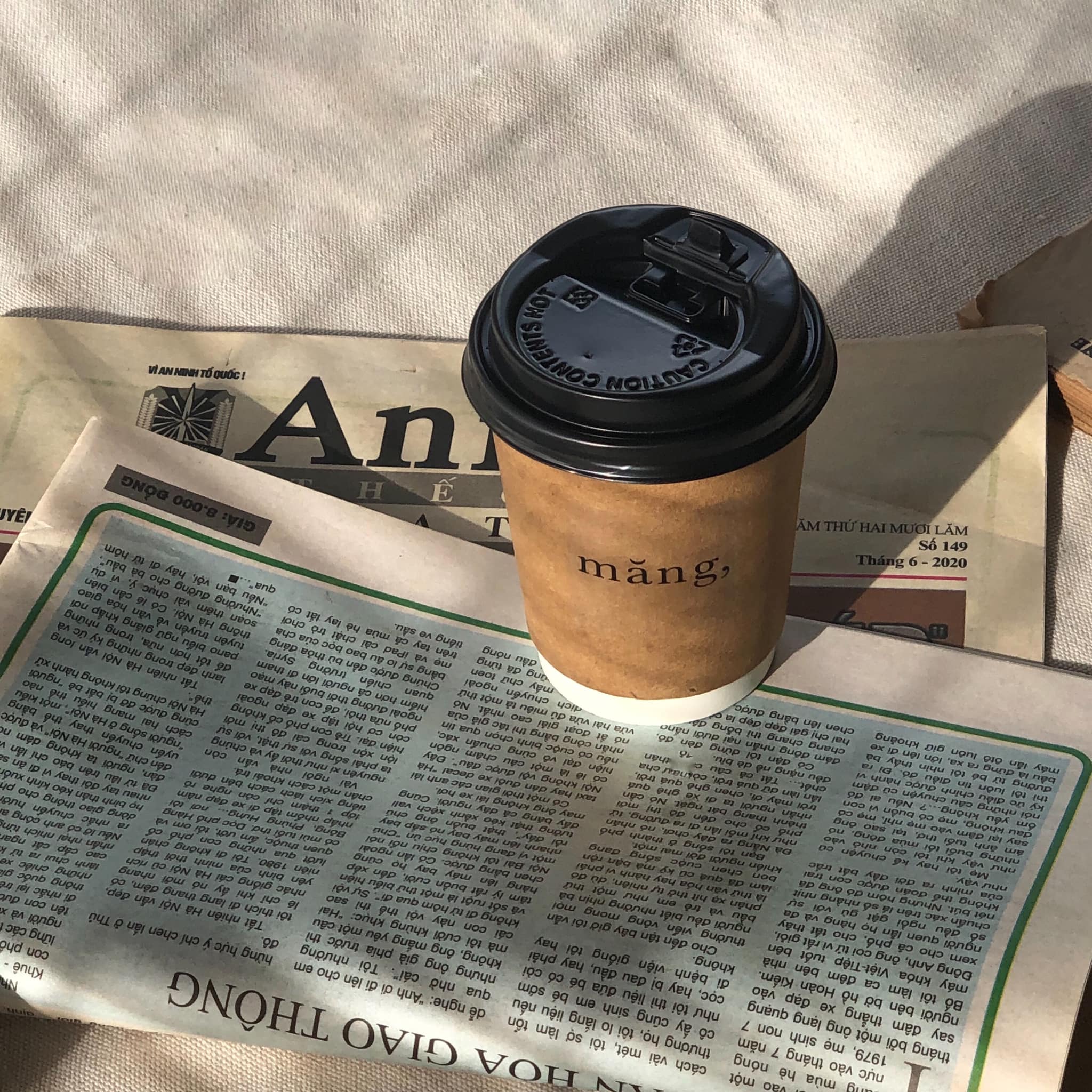 Chụp đồ uống với ánh sáng tự nhiên