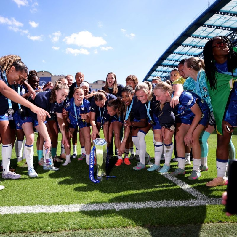 Jackson's red card leaves Chelsea without a striker, despite £1bn spending