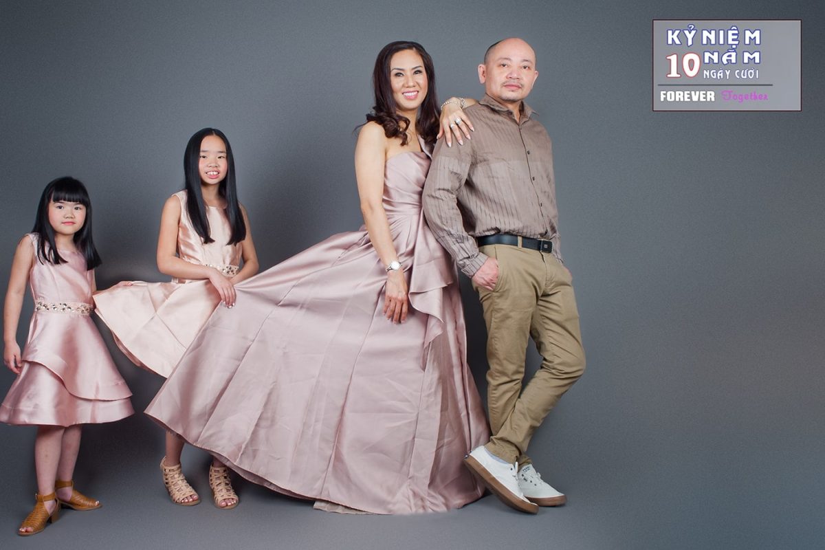 19 cách tạo dáng chụp ảnh gia đình tự nhiên nhất – HThao Studio