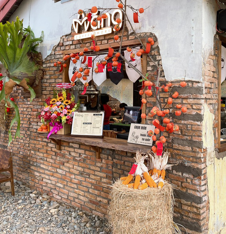 Măng Coffee & More - Quán Cà Phê Cá Koi Đẹp Chụp Ảnh Tết Diên Khánh
