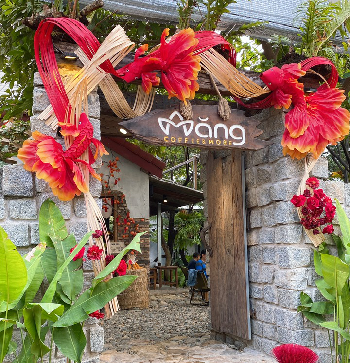 Măng Coffee & More – Quán Cà Phê Cá Koi Đẹp Chụp Ảnh Tết Diên Khánh