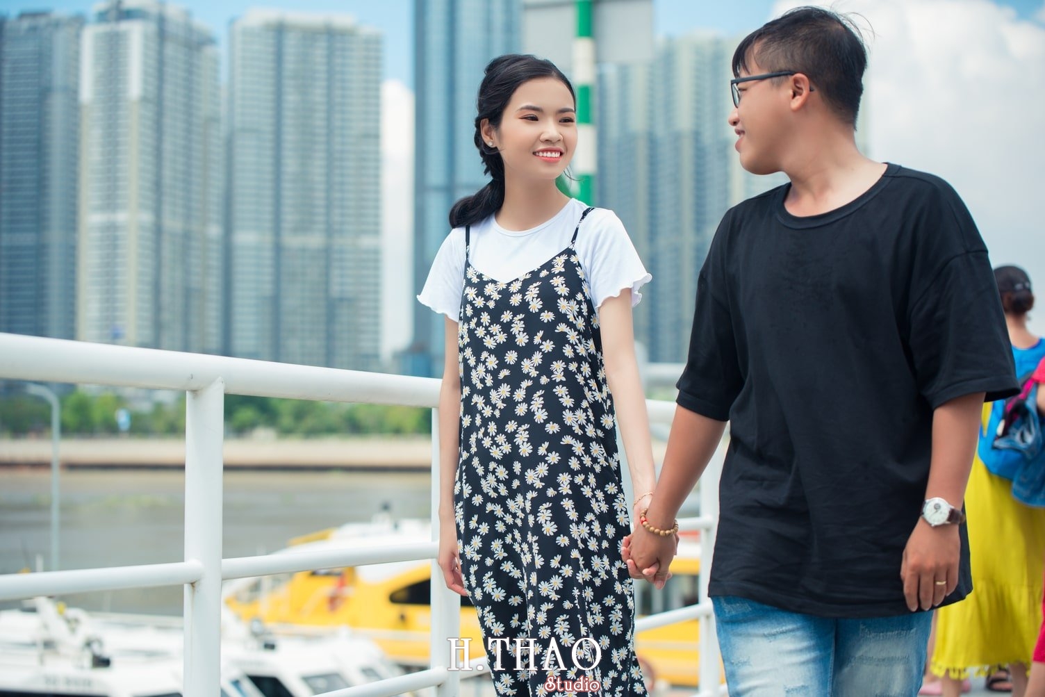 Anh couple dang yeu 16 - Bộ ảnh couple rất đáng yêu chụp tại bến tàu ở Tp.HCM - HThao Studio
