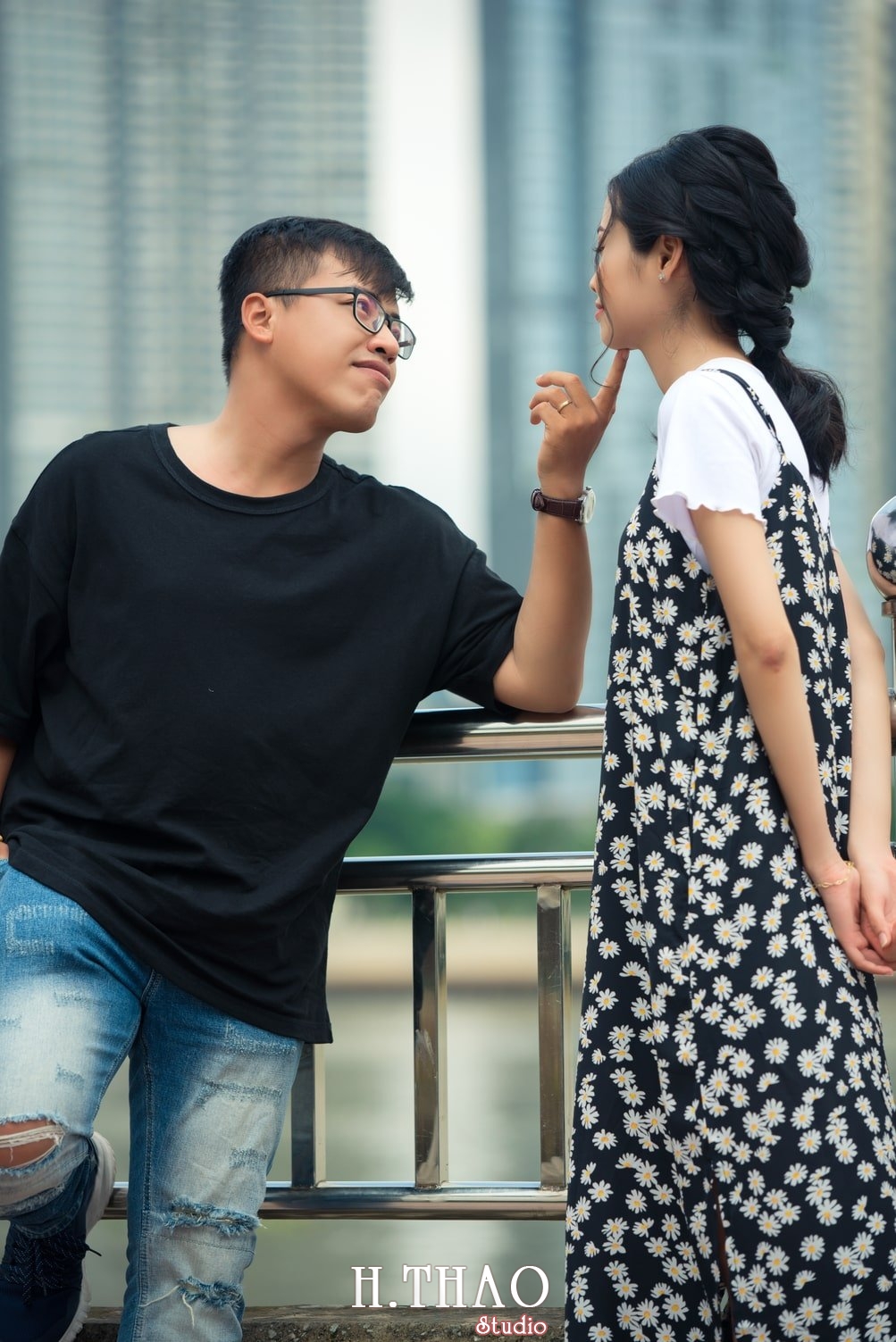 Anh couple dang yeu 1 - Bộ ảnh couple rất đáng yêu chụp tại bến tàu ở Tp.HCM - HThao Studio