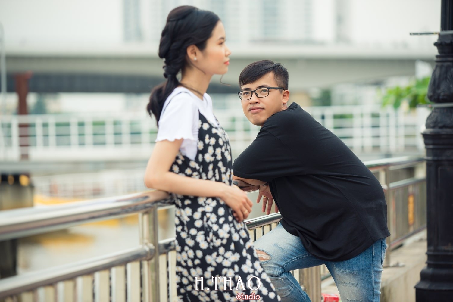 Anh couple dang yeu 7 - Bộ ảnh couple rất đáng yêu chụp tại bến tàu ở Tp.HCM - HThao Studio