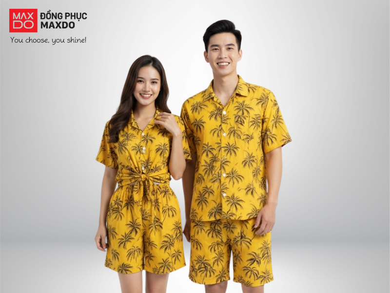 Mẫu đồ bộ đồng phục đi biển có họa tiết dừa