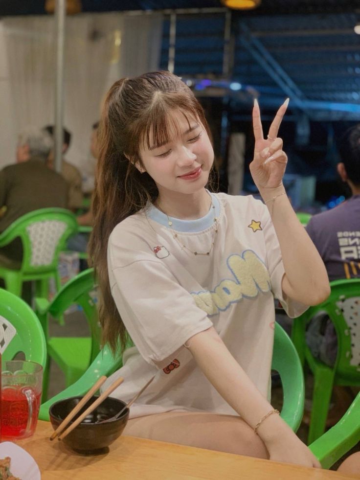 gái xinh 2k10 đi học