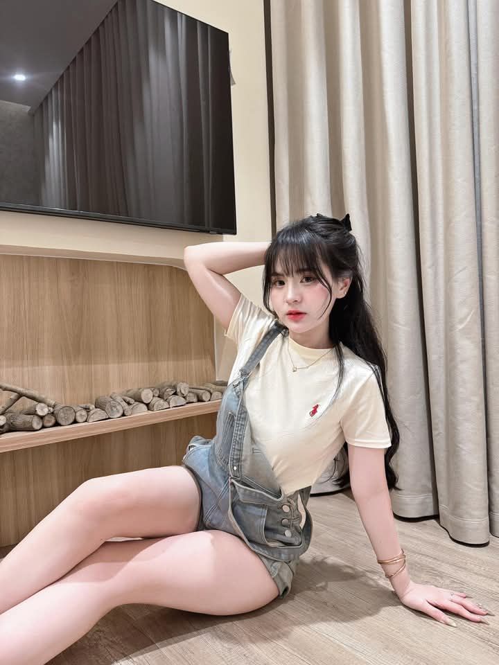 gái xinh 2k10 mặc váy