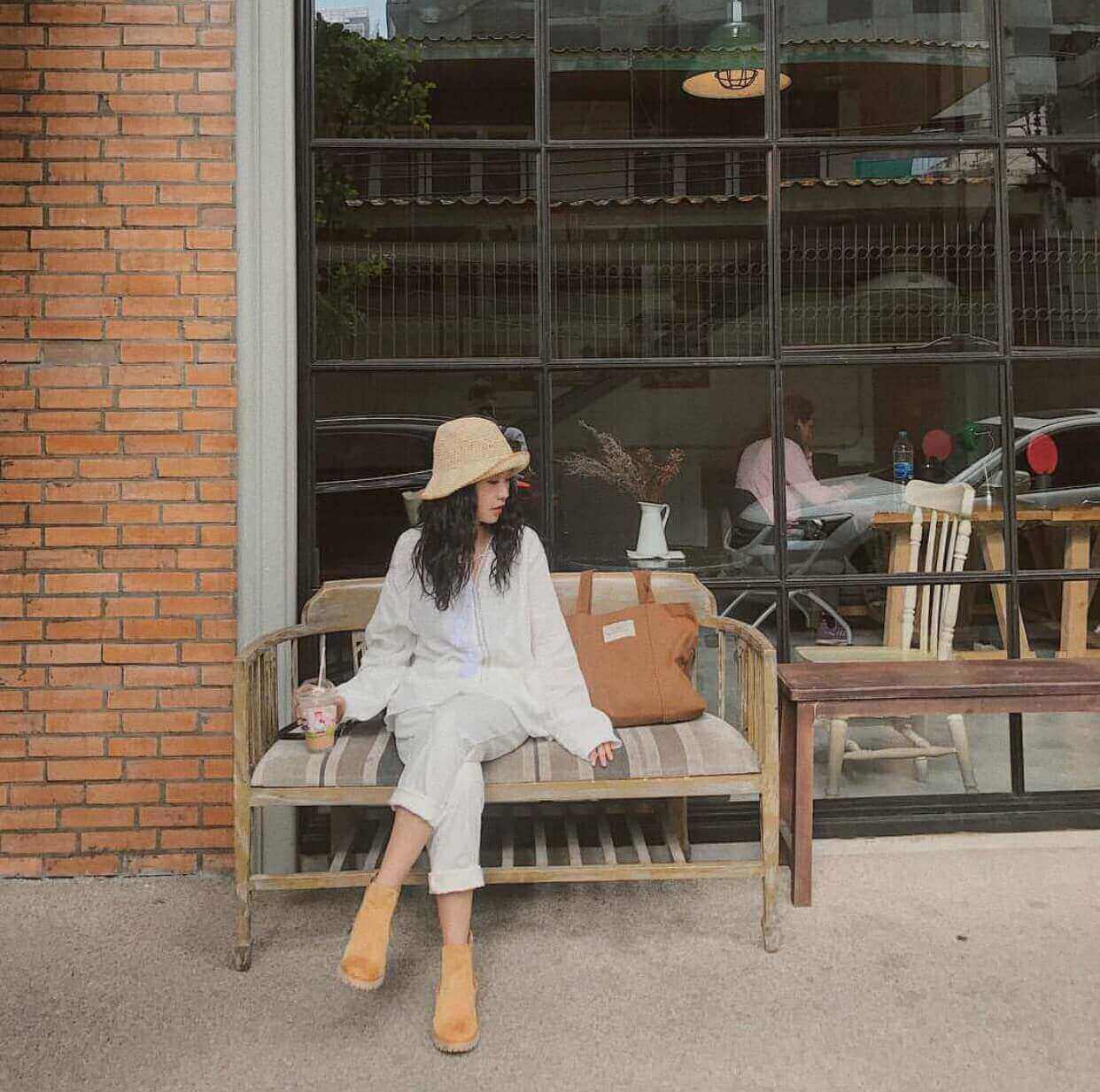 Áp tay lên mặt phong cách dễ thương