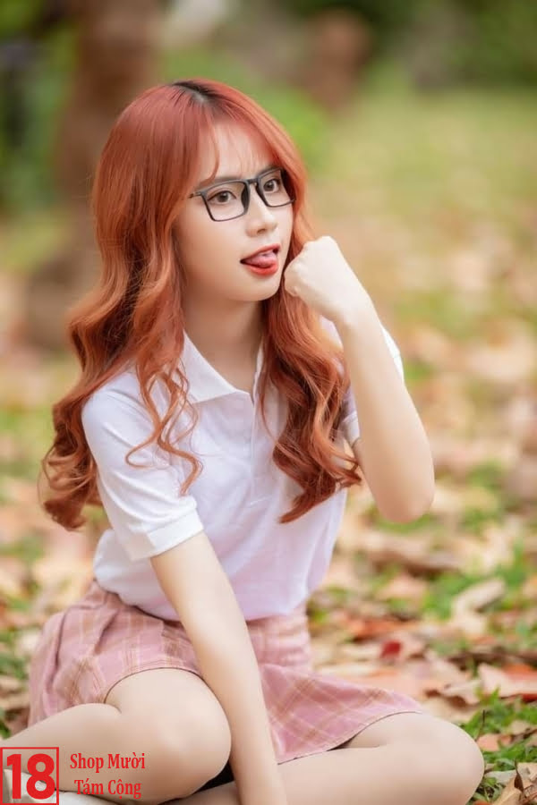 Gái Xinh Mặc Váy Xếp Ly Ngắn (7)