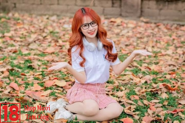 Gái Xinh Mặc Váy Xếp Ly Ngắn (8)