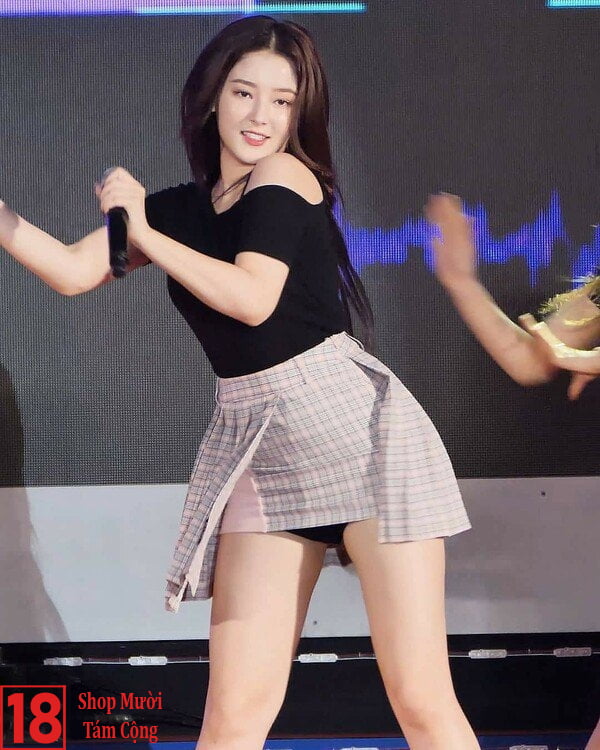 Ảnh Gái Xinh Mặc Váy Ngắn Nhảy Nhạc Remix (2)