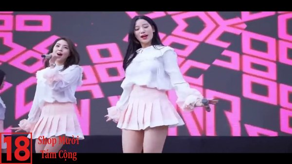 Ảnh Gái Xinh Mặc Váy Ngắn Nhảy Nhạc Remix (5)