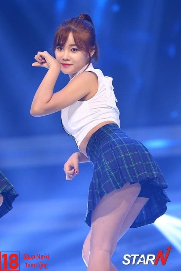 Ảnh Gái Xinh Mặc Váy Ngắn Nhảy Nhạc Remix (6)