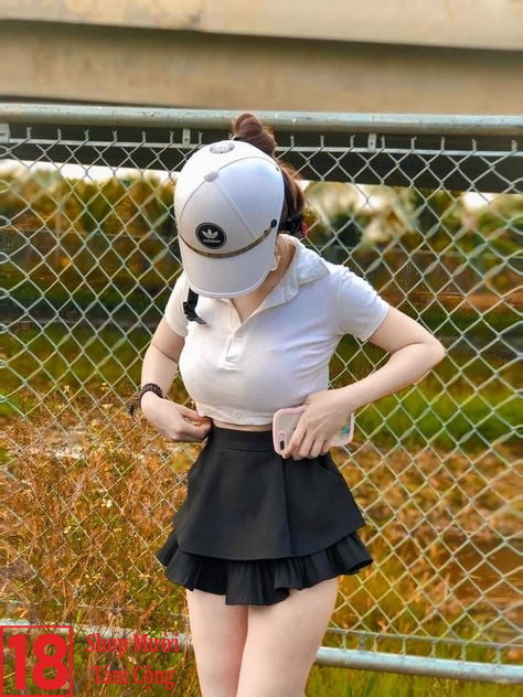 Gái Xinh Mặc Váy Ngắn Màu đen (2)