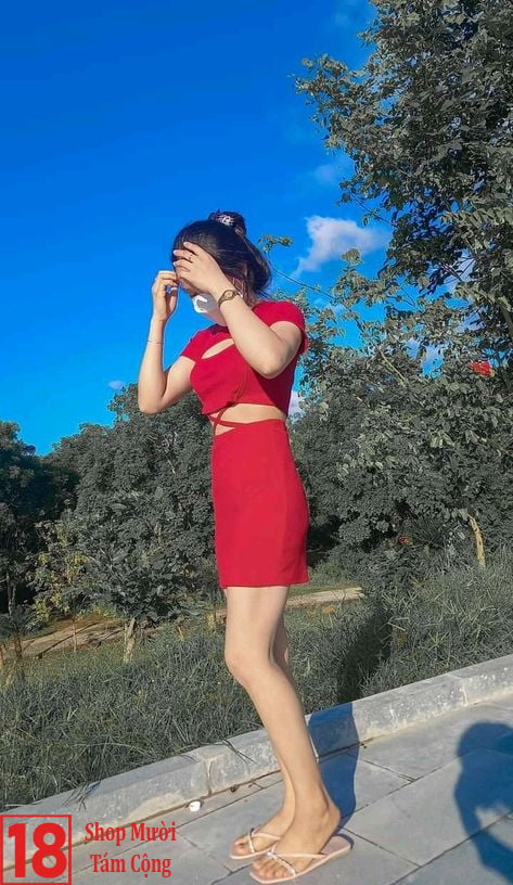 Gái đẹp Mặc Váy Ngắn Màu đỏ (2)