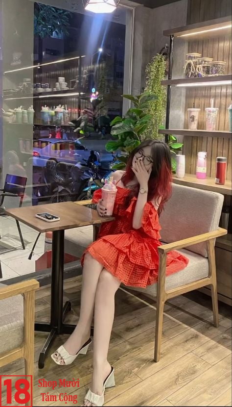 Hình ảnh Những Cô Gái Xinh Mặc Váy Ngắn đỏ (3)