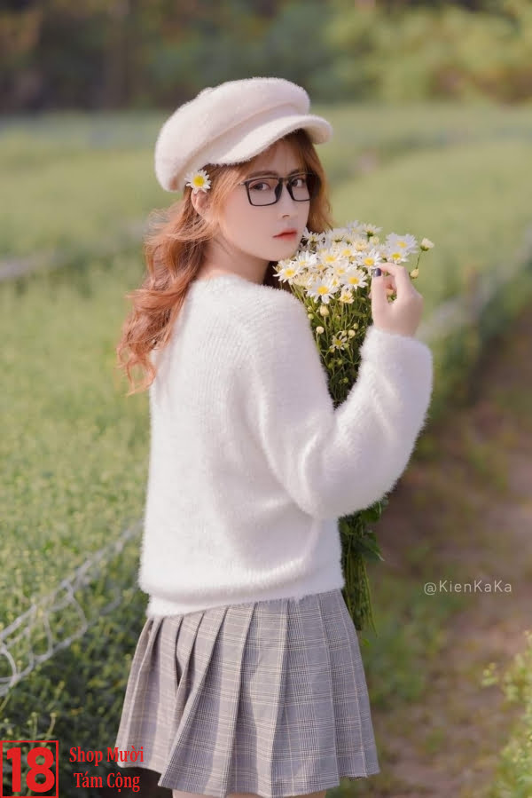 Gái Xinh Mặc Váy Xếp Ly Ngắn (3)