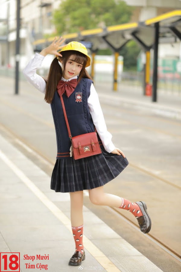 Gái Xinh Mặc Váy Xếp Ly Ngắn (4)