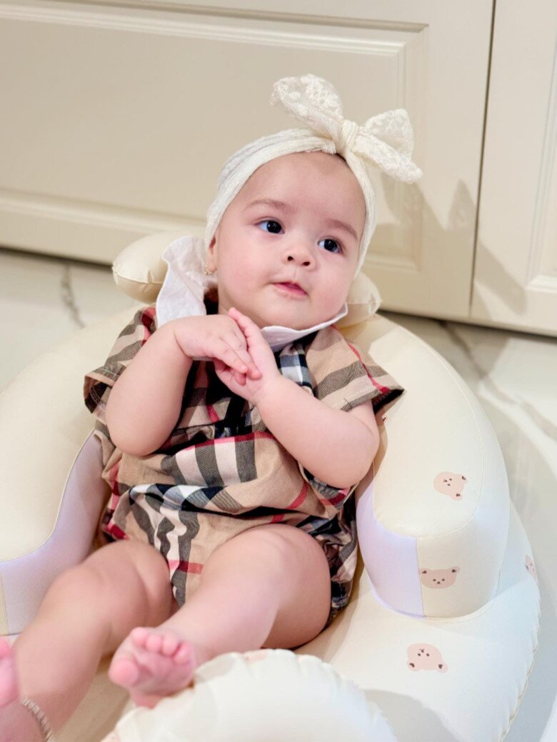 img src/upload/4-2025/images/ngavt/con-gai-lai-tay-bi-noi-mat-vuong-chu-dien-giong-cau-ba-cao-minh-dat-nhat-kim-anh-len-tieng-dap-tra-_79_3_n-1766455319-440-width780height1040.jpg /