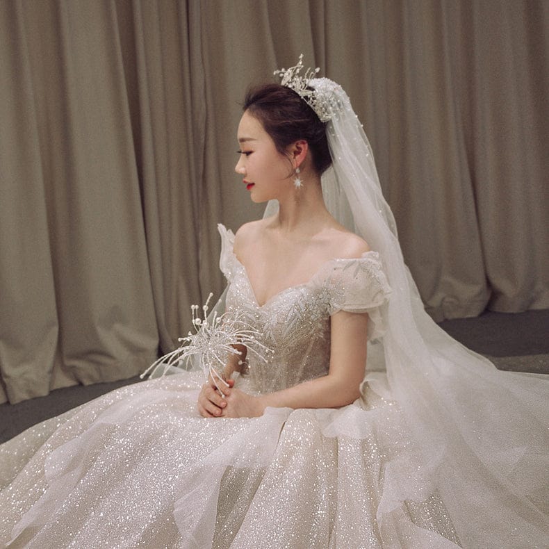 hình ảnh cô dâu mặc váy cưới