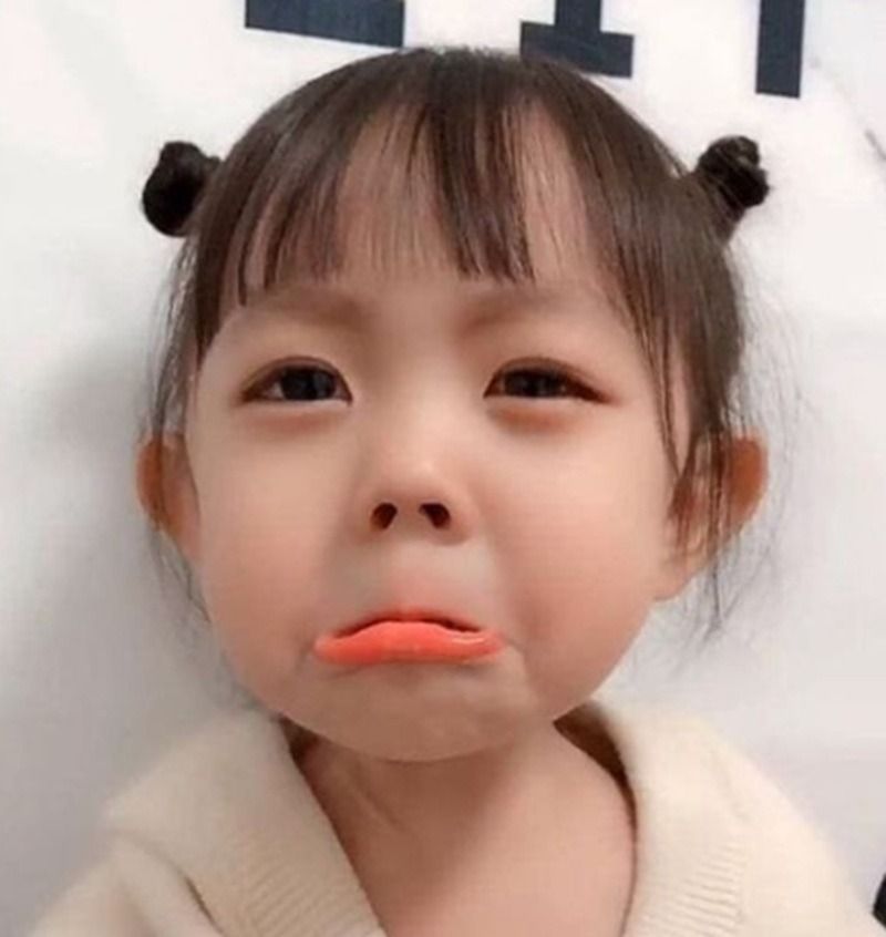 Hình ảnh meme em bé khóc