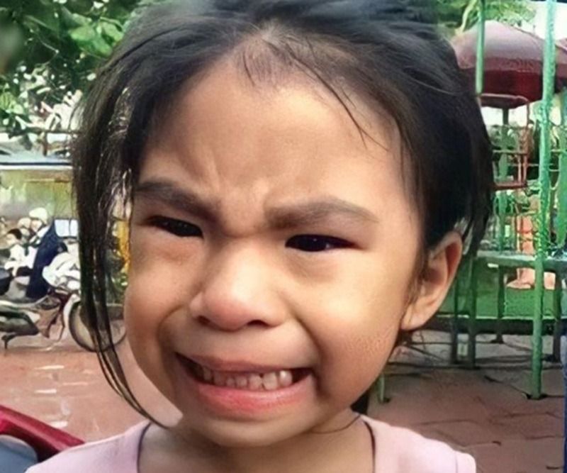 Hình ảnh meme em bé khóc