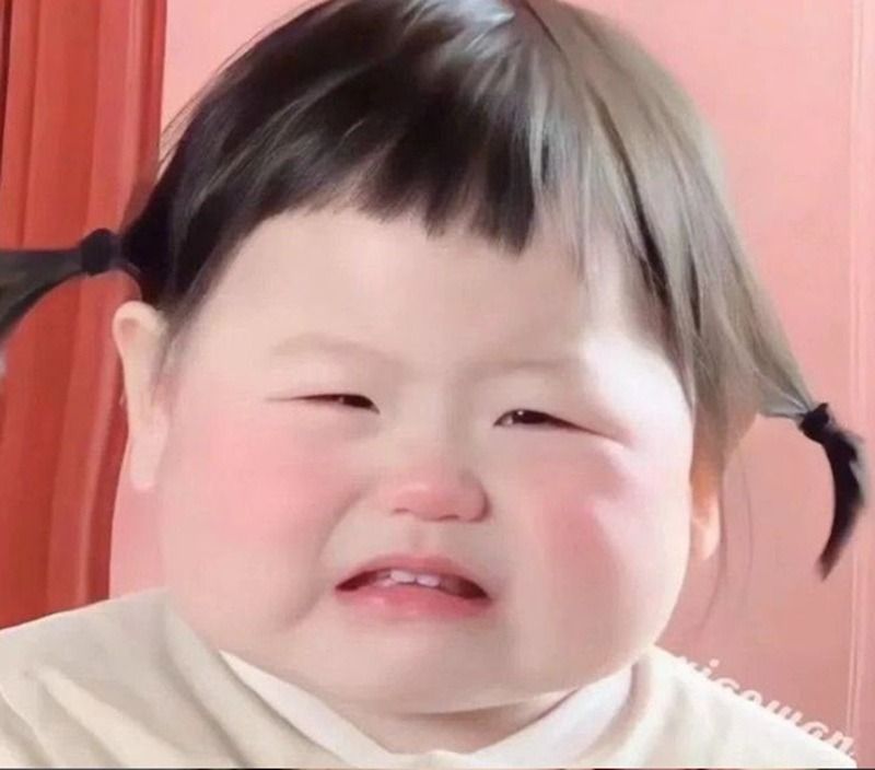 Hình ảnh meme em bé khóc