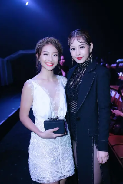 sao viet ngay 261 dau nam choi lon chi pu va kha ngan dua nhau khoe anh ban nude