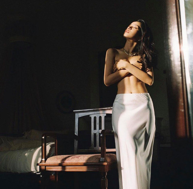 sao viet ngay 261 dau nam choi lon chi pu va kha ngan dua nhau khoe anh ban nude