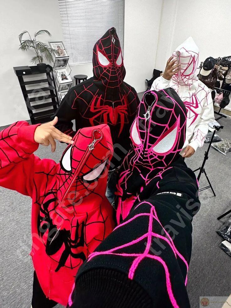 Spiderman nhìn Spiderman, rồi cả hai đều bối rối