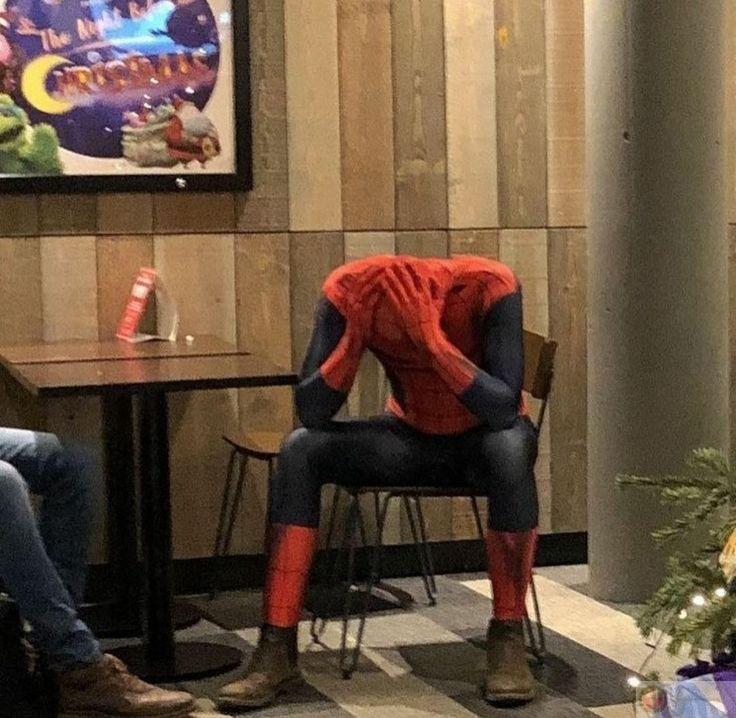 Chỉ tay không giải quyết được gì nhưng rất… vui mắt