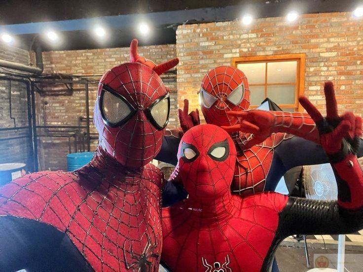 Chỉ tay như một phản xạ khi không biết nói gì