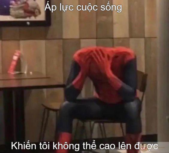 Người nhện chỉ tay, còn tôi chỉ biết cười