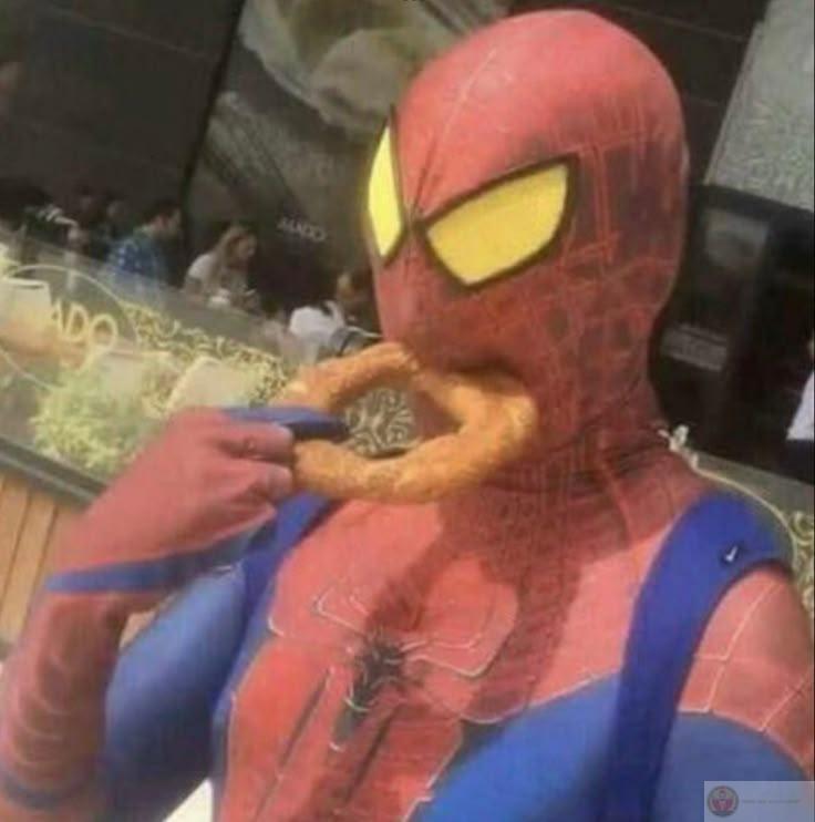 Người nhện hôm nay hơi mệt vì chỉ tay liên tục