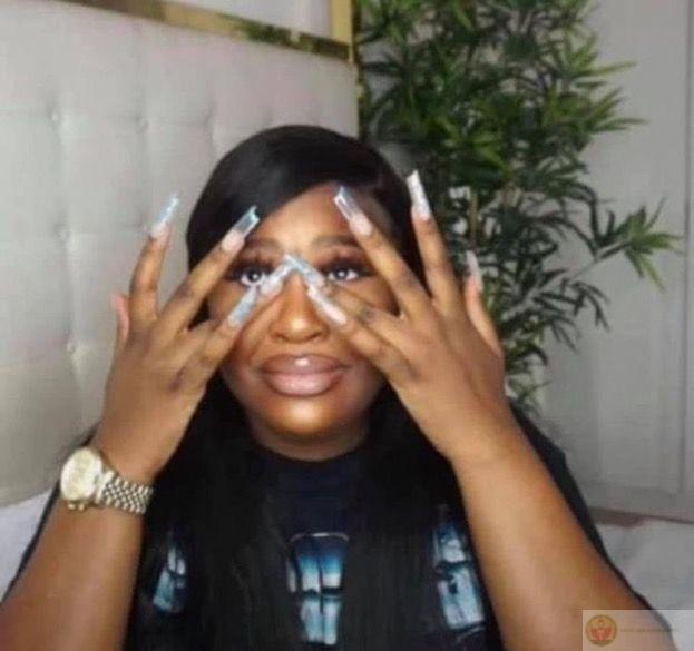 Tôi không ổn, nhưng chẳng ai hỏi tôi