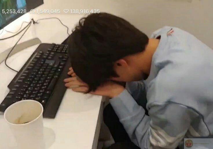 Tôi im lặng không phải vì ổn, mà vì mệt