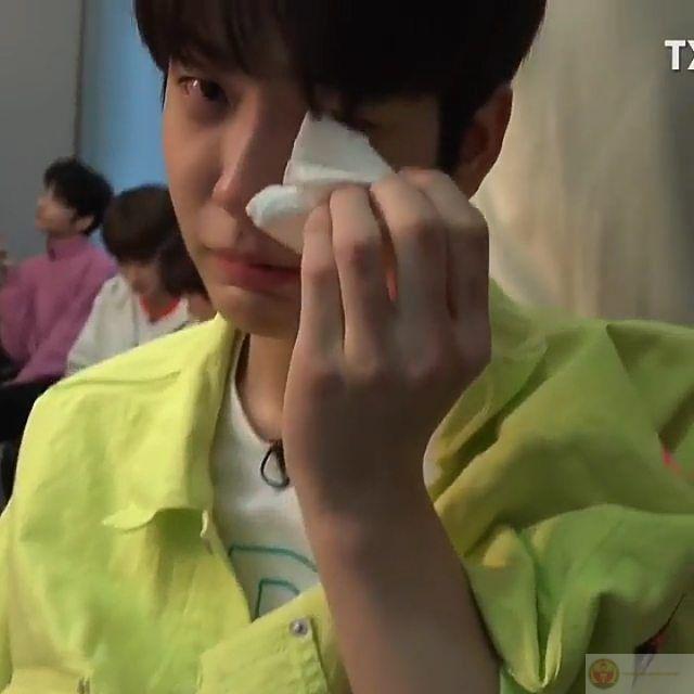 Tôi cười bên ngoài nhưng lòng đang rỉ máu