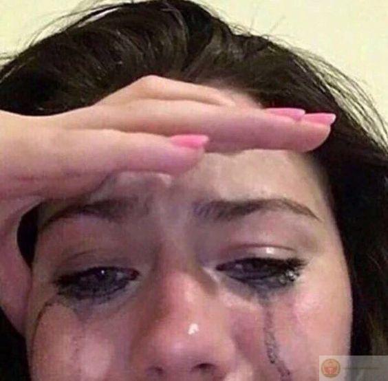 Khóc vì thương bản thân chứ không vì người khác