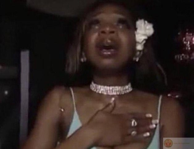 Khóc trong im lặng đau hơn ngàn lần gào thét