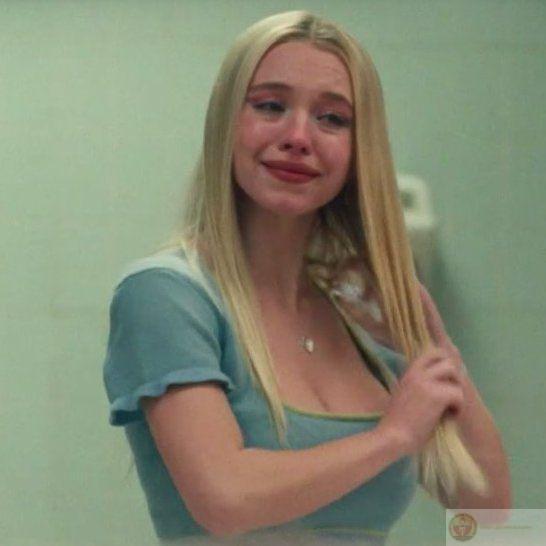 Khóc không khiến tôi yếu, nó khiến tôi thật