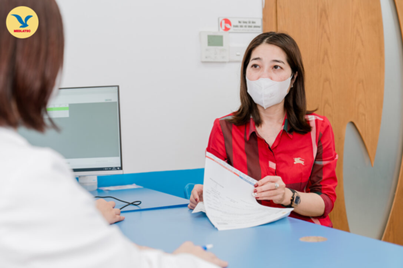 Bạn nên đi khám nếu bị quầng thâm ở mắt kéo dài