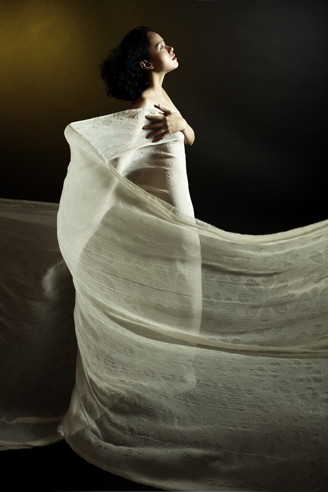 Hoàng Quyên táo bạo trong teaser MV 3D đẹp choáng ngợp - 5