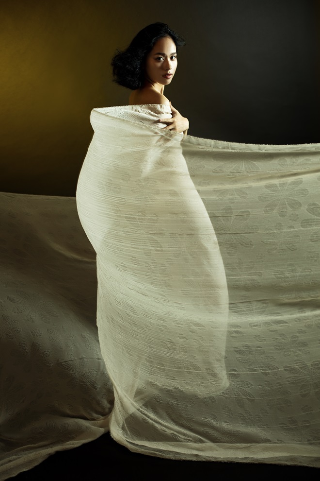 Hoàng Quyên táo bạo trong teaser MV 3D đẹp choáng ngợp - 6