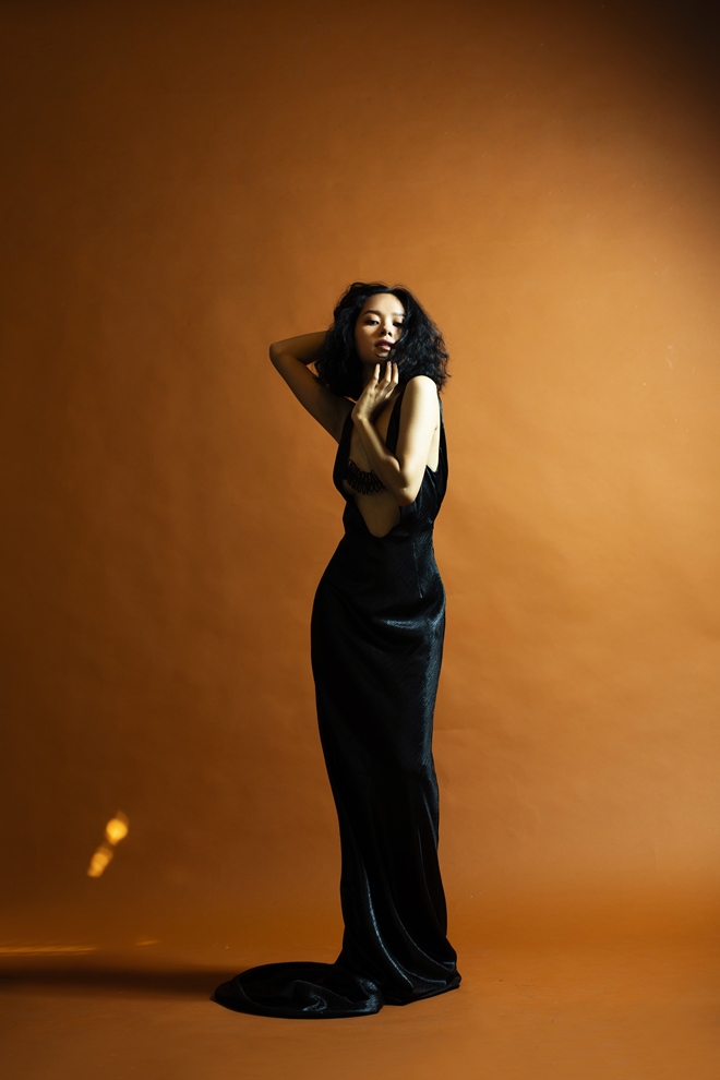 Teaser MV "Xin cho hôm nay trôi đi".