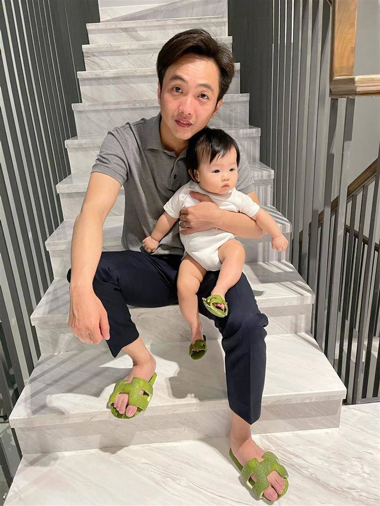 Cường Đôla ôm con gái ngủ nhưng ảnh Đàm Thu Trang chụp lén lúc nửa đêm gây khó hiểu - 3