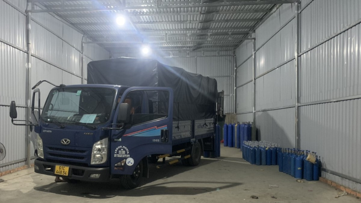 Phát hiện nhóm đối tượng mua bán khí cười số lượng lớn