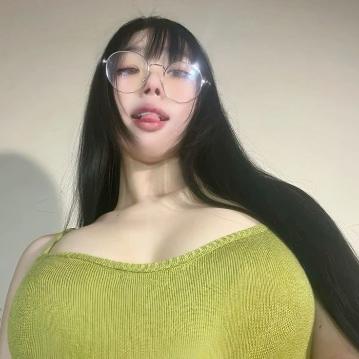 Bikini đỏ nổi bật khiến ảnh gái sexy trở nên rực rỡ cuốn hút lạ thường