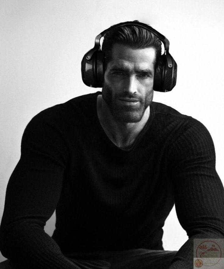 Meme về gương mặt Giga được sáng tạo thành nhiều phiên bản đầy hài hước